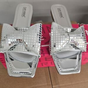 NWT Cape Robbin Silver Bow Slide Sandals Womens Size 11